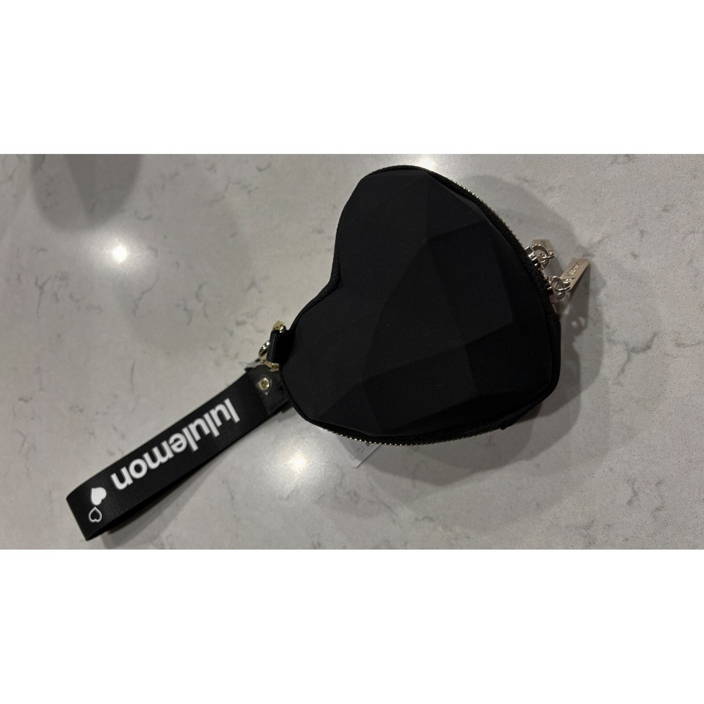 Lululemon Heart Wristlet Pouch Black Valentine's Day NWT - Picture 4 of 4